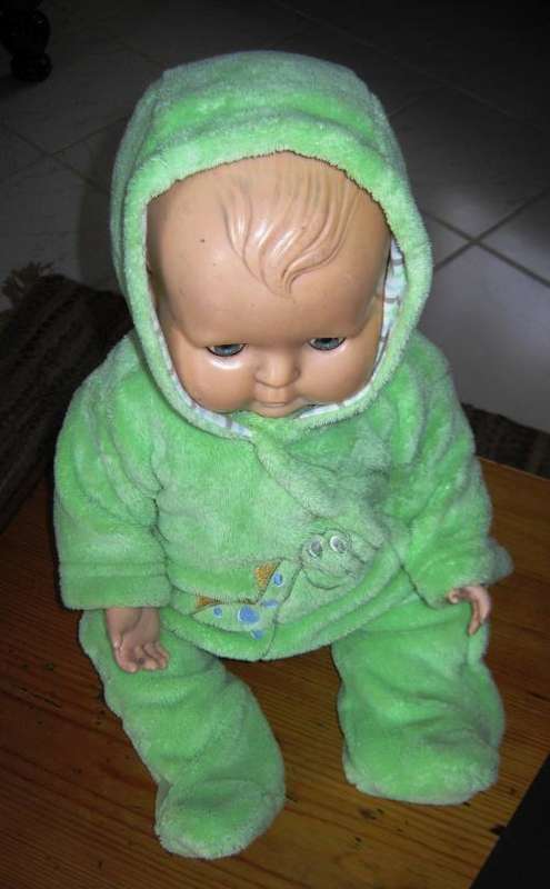 LARGE VINTAGE NO B3520 "KADER" SLEEPING DOLL FROM THE FIFTIES. GREAT CONDITION.
