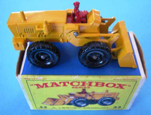 MINT BOXED NO 43 "AVELING BARFORD" TRACTOR SHOVEL BY MATCHBOX LESNEY OF ENGLAND. NOT DINKY.