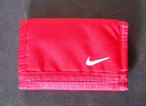 RED "NIKE" UNISEX WALLET WITH MULTIPLE POCKETS FOR CASH AND CARDS.