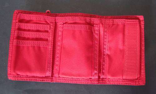 RED "NIKE" UNISEX WALLET WITH MULTIPLE POCKETS FOR CASH AND CARDS.