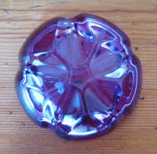 SOLID HEAVY PURPLE GLASS ASHTRAY FROM THE EIGHTIES IN PERFECT CONDITION..