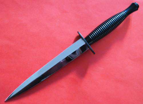 AUTHENTIC WW 2 COMMANDO "FAIRBAIRN SYKES" DAGGER WITH LEATHER SCABBARD. MADE IN SHEFFIELD, ENGLAND.