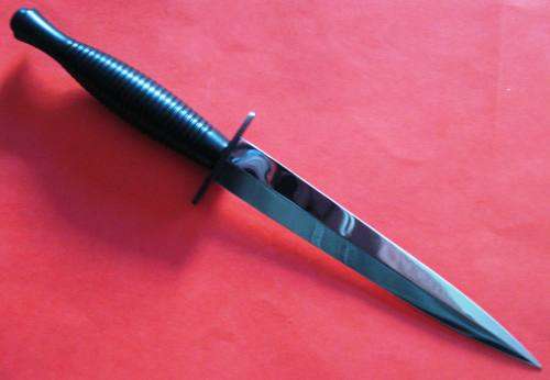 AUTHENTIC WW 2 COMMANDO "FAIRBAIRN SYKES" DAGGER WITH LEATHER SCABBARD. MADE IN SHEFFIELD, ENGLAND.