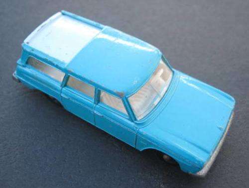 MATCHBOX LESNEY NO 42 STUDEBAKER LARK "WAGONAIRE" FROM ENGLAND. NOT A CORGI OR A DINKY.