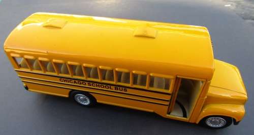 MINT YELLOW CHICAGO SINGLE DECK SCHOOL BUS BY KINJOY. NOT CORGI. NOT DINKY