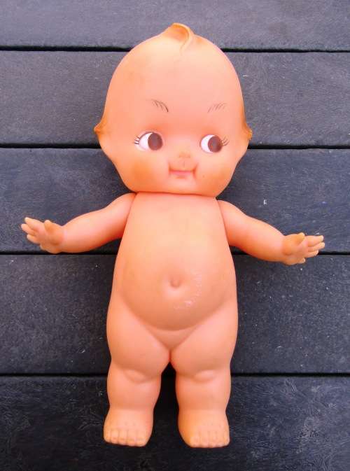 OLD KEWPIE DOLL IN PERFECT CONDITION. PLEASE SEE PICTURES.