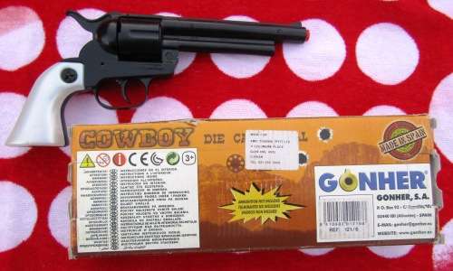 MINT AND BOXED DIE-CAST METAL "GONHER" "COLT" COWBOY CAP GUN . MADE IN SPAIN. FREE ROLLS OF CAPS.