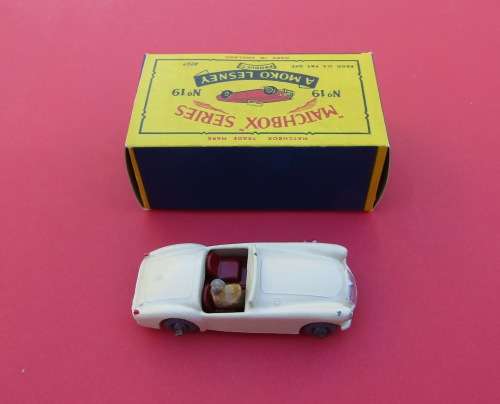MINT AND BOXED MATCHBOX LESNEY NO 19B MGA SPORTS CAR IN WHITE FROM ENGLAND. NOT DINKY OR CORGI.