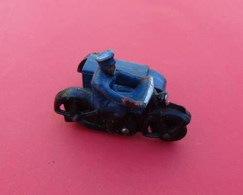 ORIGINAL AND COMPLETE DINKY TOYS DIE-CAST NO 43 B `RAC` MOTORCYCLE IN BLUE FROM ENGLAND. NOT CORGI.