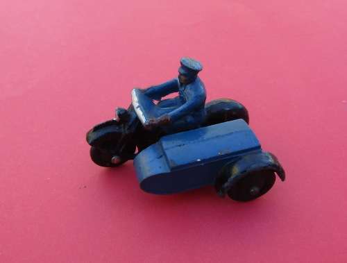 ORIGINAL AND COMPLETE DINKY TOYS DIE-CAST NO 43 B `RAC` MOTORCYCLE IN BLUE FROM ENGLAND. NOT CORGI.