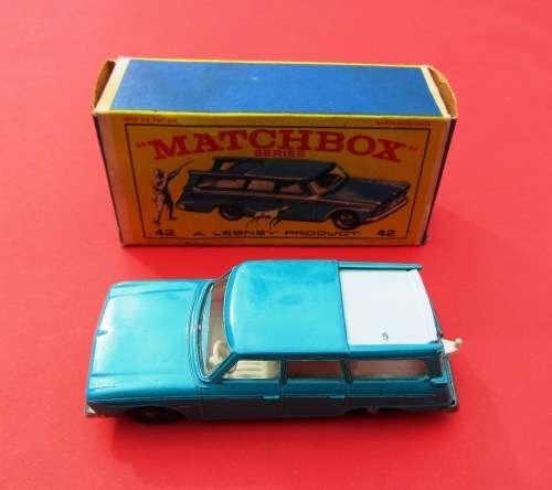 NEAR MINT AND BOXED MATCHBOX LESNEY NO 42B `STUDEBAKER LARK` FROM ENGLAND. NOT DINKY OR CORGI.