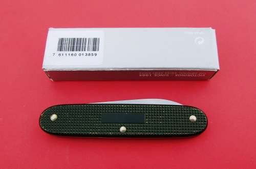 NEW AND ORIGINAL SWISS ARMY SINGLE BLADE POCKET KNIFE IN BOX. GREEN METAL SCALES.