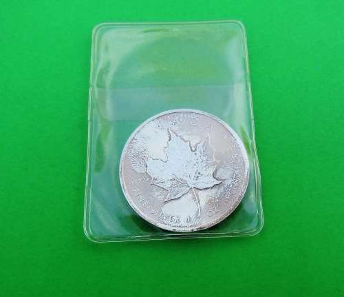 1 OZ CANADIAN MAPLE 2011 5 DOLLAR GENUINE .999 SILVER COIN IN PLASTIC FOLDER.
