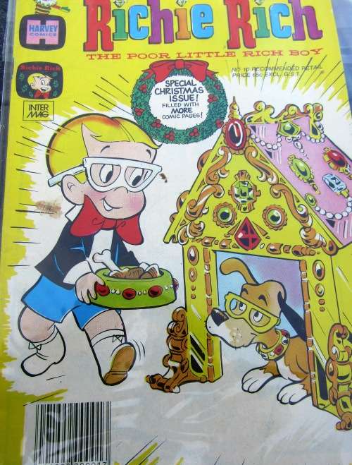 SCARCE COMIC BOOK `RICHIE RICH` BY HARVEY COMICS IN SEALED PLASTIC COVER.