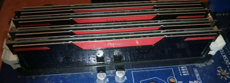 Apacer 1600 MHz DDR3 Gaming 16GB (4 x 4GB UNB PC3-12800 CL9-9-9-27) Black and Red Gaming RAM