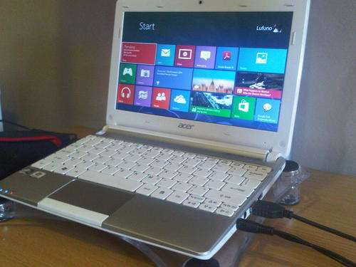 Amazing Acer Aspire One D270, 2gig ram , 320gig Hdd