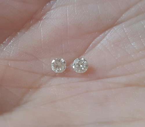 2X 0.07ct Round Diamonds