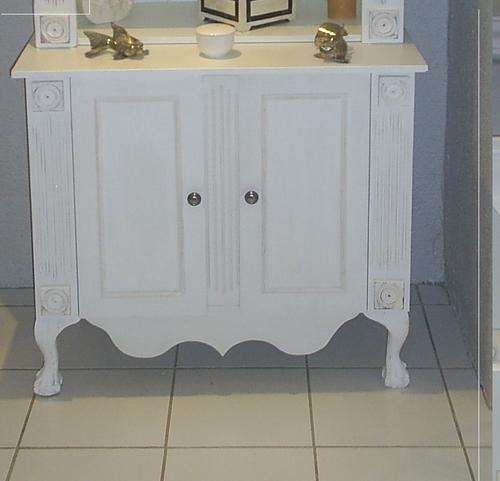 Single bathroom vanity