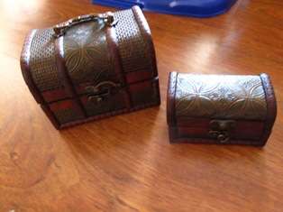 Vintage wooden looking boxes for all your goodies on your dressing table - set of 2