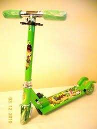 BEN10 SCOOTER - STUNNING PRODUCT - GREEN FRAME