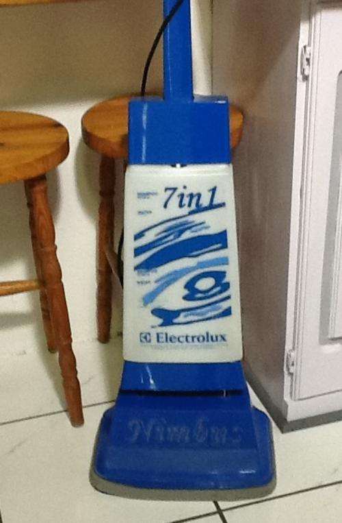 Electrolux nimbus 7 in one carpet shampoo cleaner - needs to be collected in Krugersdorp
