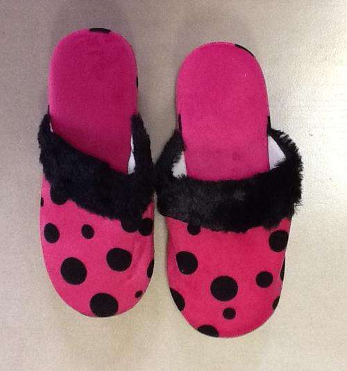 Ladies thick sole winter slippers 6-7 was R65