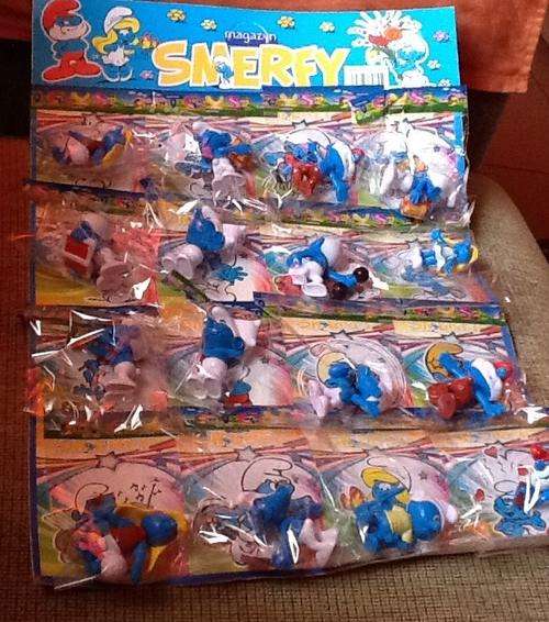 SMURF plastic figurine 5.5cm card with 16 smurfs - work for cake toppers also - or party favor