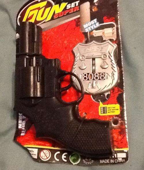 Kids gun and badge set - great party favor for police parties