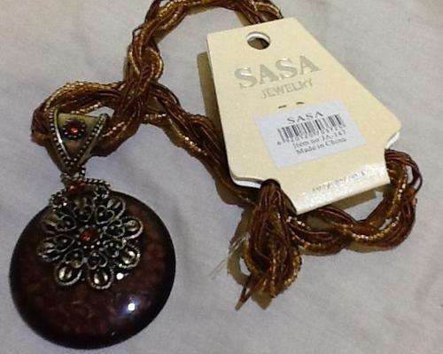 Brown pendant beads necklace