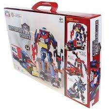 Universe robot - fits well with legos - transformer robot to truck -  650 pieces