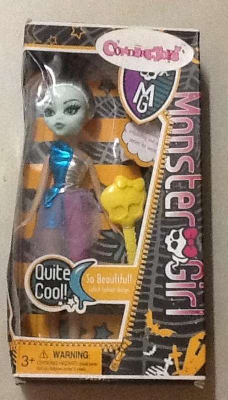 Monster high lookalike plastic doll 22cm great caketopper - packaging a bit damage but new