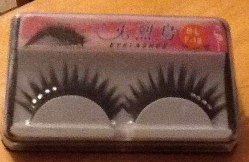 Black fake eyelashes with diamantE B-L F-16