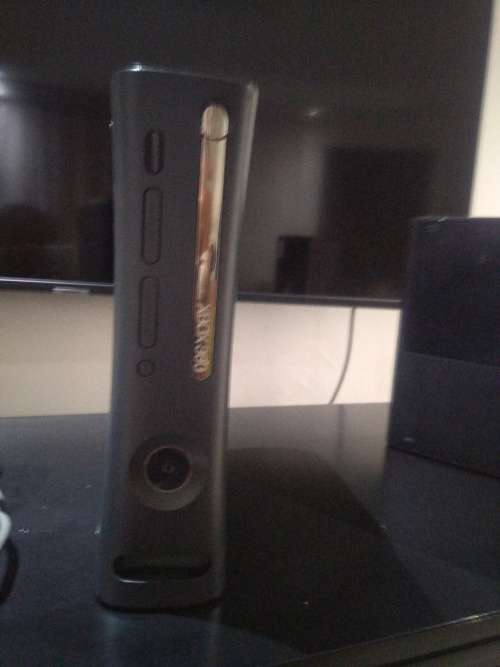 2 Xbox 360`s (Elite and E) Please Read Discription