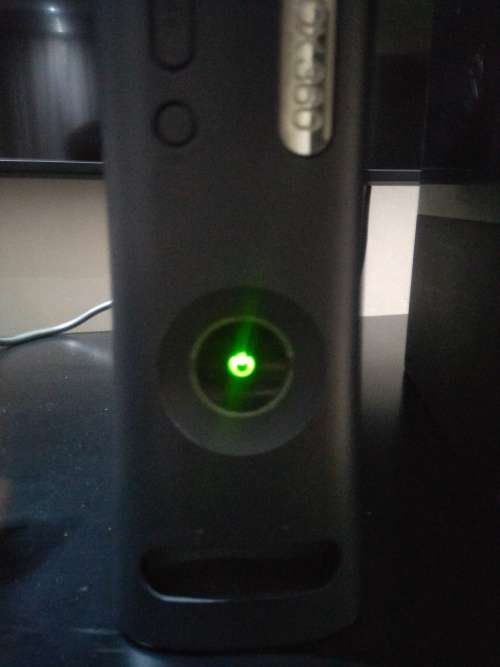 2 Xbox 360`s (Elite and E) Please Read Discription