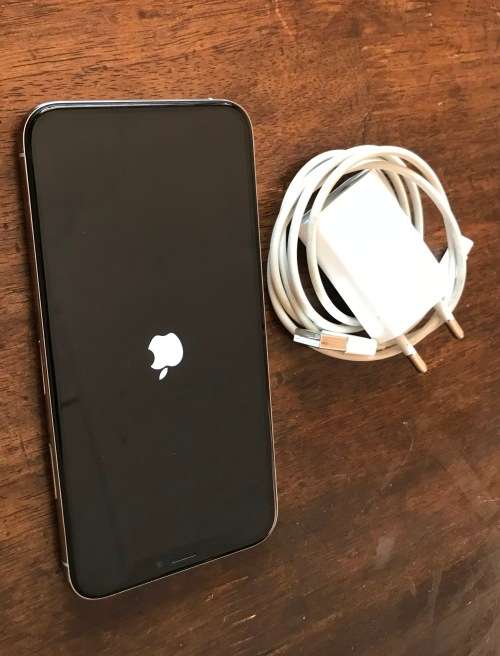 iPhone XS || 64GB || Silver || Pristine Condition ||
