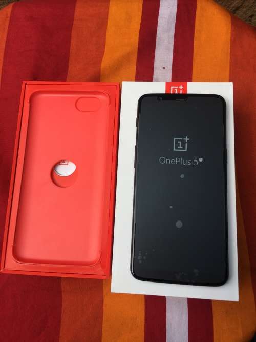 OnePlus 5T || 128GB || 8GB Ram || Dual Sim || BRAND NEW SEALED Box