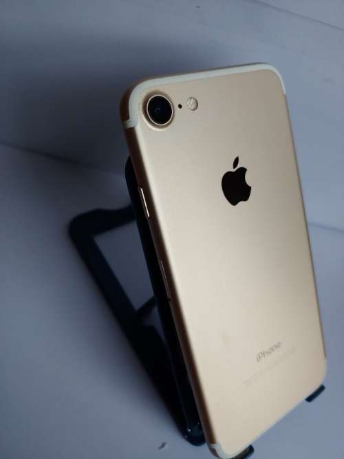 iPhone 7 || 128GB || Gold || Immaculate Condition