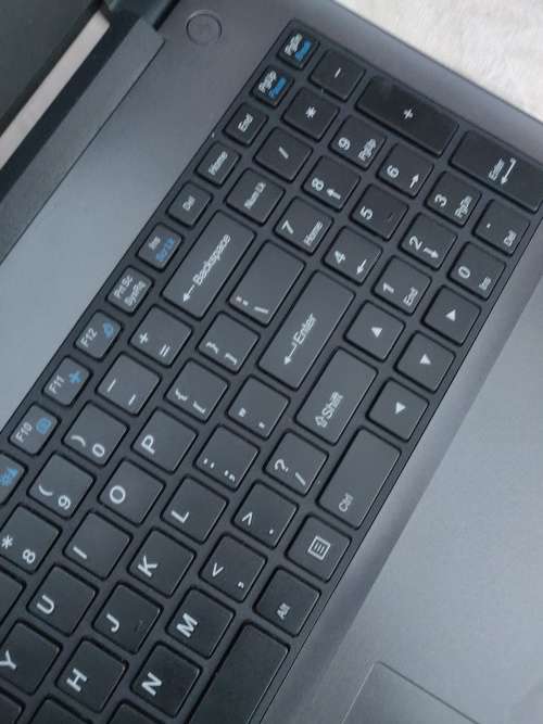 Mecer || Core i5 || 6th Gen || 8GB Ram || 256GB SSD || Immaculate Condition