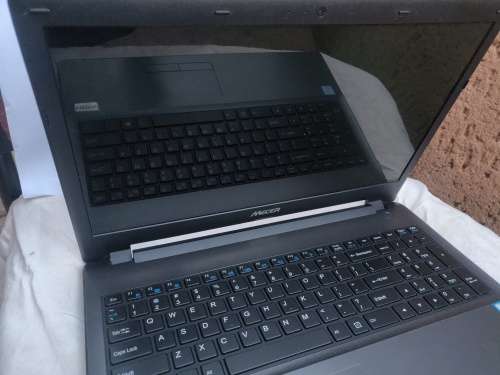 Mecer || Core i5 || 6th Gen || 8GB Ram || 256GB SSD || Immaculate Condition