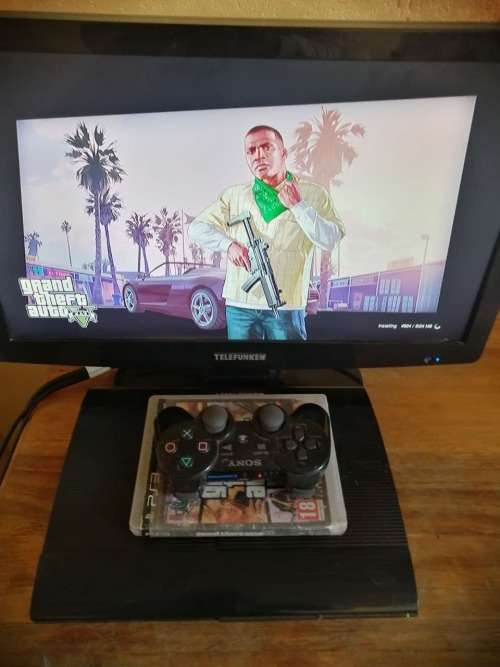 PS3 CONSOLE INCLUDING GTA V,FIFA 12,14and16 AND 3D Dot Game Heroes