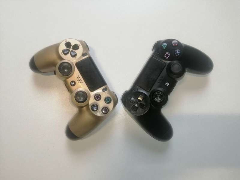 PS4 controllers x2