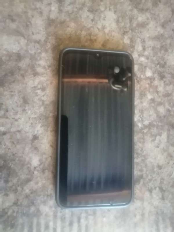Huawei Y7 2019 - Unlocked Android Smartphone + Bonus Black Shock Cover! (plz read)