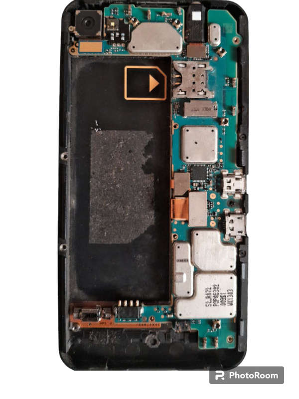 BlackBerry Z10 - Cracked Screen, Missing Battery - For Parts/Repair