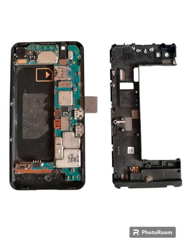 BlackBerry Z10 - Cracked Screen, Missing Battery - For Parts/Repair