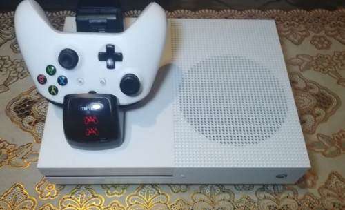 XBOX ONE S 500GB CONSOLE BUNDLE.