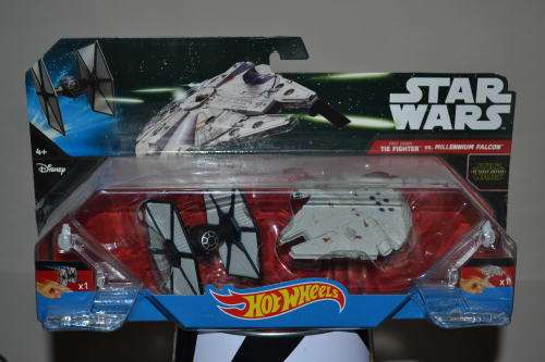 Star Wars : fighter vs millennium falcon