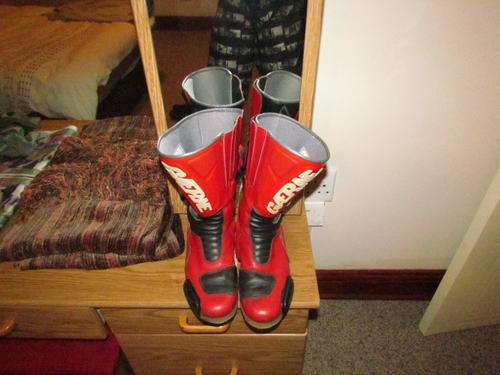 Gearne size 9 boot