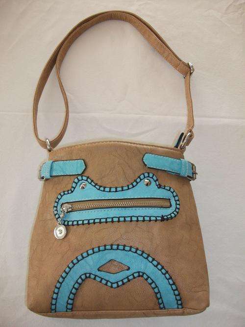24 Funky handbags in 4 different colours - 6 of each