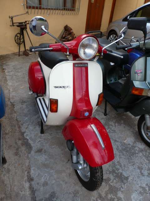 BARGAIN SEE PICTURES TWO SCOOTERS 1981 VESPA & A LML 150CC