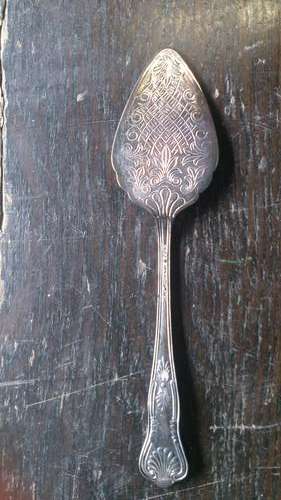 VINTAGE SILVER PLATED CAKE LIFTER